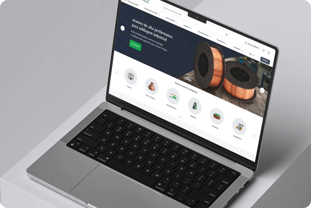 Notebook exibindo a Home do e-commerce B2B da White Martins
